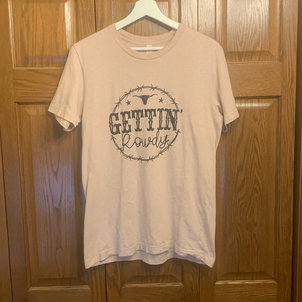 Gently worn ladies “Gettin’ Rowdy” T-shirt, pink/gray color, medium size